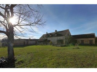 Dordogne-Perigord,A Vendre A 2,5kms De..