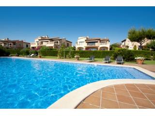 Southwest-facing apartment in Santa..
