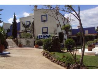 Character Residential Guest House-..