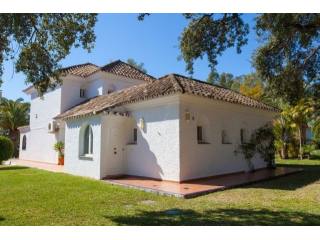Villa - This wonderful villa is set on..