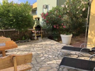 SOLINE APARTMAN U PRIZEMLJU
