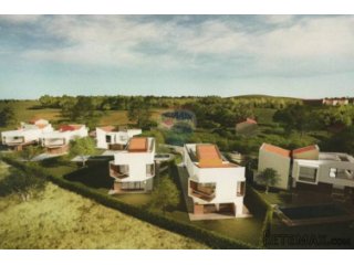 Vila sa bazenom atraktivnog dizajna