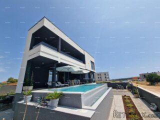 Prodaje se luksuzna vila u Medulinu – 100 m od mora