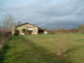 Well Renovated Stone Barn With Garden..