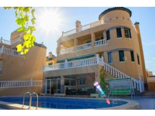 5 Bedrooms - Villa - Alicante - For Sale