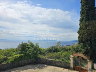 OPATIJA, povijesna vila s velikom okućnicom i pogledom na..