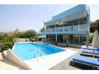 4 Bedrooms - Villa - Malaga - For Sale