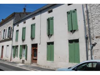 Beautiful townhouse with huge first..