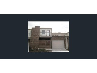 Gorgeous 3 Bedroom Family Home in Point..