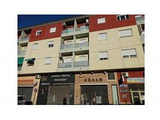 SLASHED BY 40% LARGE 3 BED APARTMENT
