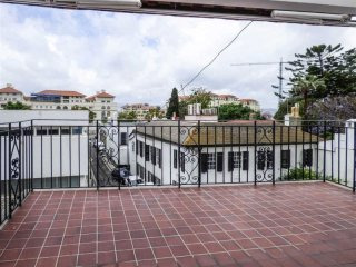 5 bed house in Town Area
