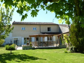Stone House Close To Saint Jean D'Angely