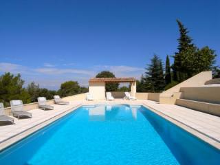 V0817 Secluded stone mas with pool and..