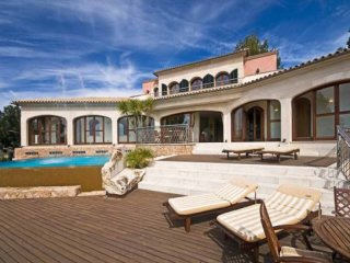 Top Quality Villa With Great Views In..