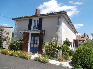 Lovely Town House In Good Condition..