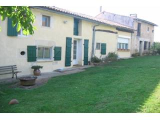 Beautiful renovated longère with 5600m²..