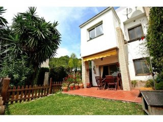 3 bedroom town house for sale