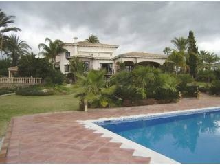 Villa for sale in El Paraiso Alto..