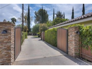 22832 Collins Street | Woodland Hills..