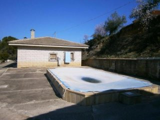 5 Bedroom Villa With Large Warehouse..