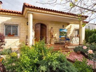 4 Bedrooms - Villa - Alicante - For Sale
