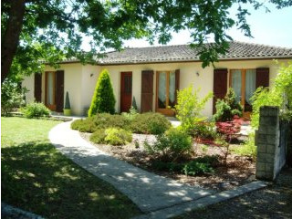 maison AURIAC SUR DROPT 236 500 €..
