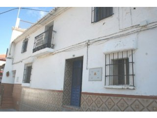 4 bedroom, 2 bathroom Townhouse, (build..