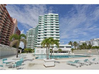 1 bedroom Flat For Sale: 5255 Collins..