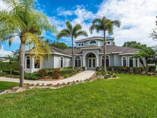 5 bedroom House For Sale: 4730 Acorn..