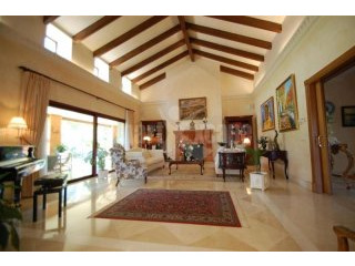 Villa For Sale In Altos Reales..