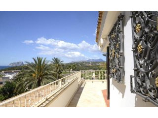 4 Bedrooms - Villa - Alicante - For Sale