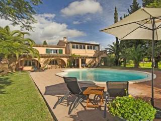 Large country house in quiet location..