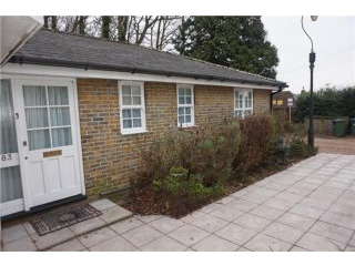 2 Bedrooms - Bungalow - Hampshire - For..