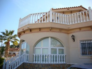 6 Bedrooms - Villa - Alicante - For Sale