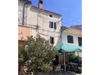 Na prodaju kamena kuća za renovaciju – okolica Buja