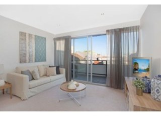 Beautifully Appointed, Central Location..