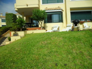 Spacious Bungalow Near The Golf Course..