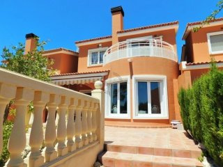 Lovely 3 Bedroom 2 Bathroom Detached..