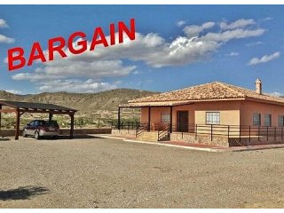 * STUNNING BRAND NEW COUNTRY VILLA
