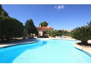 Superbe Villa Avec Terrain Et Piscine..