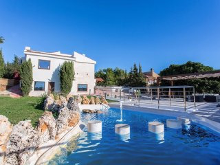 5 Bedrooms - Villa - Alicante - For Sale