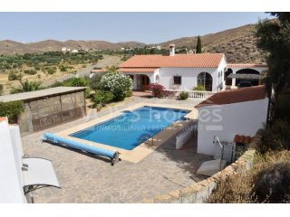 NEW TO VOSS HOMES - A very attractive country villa for..