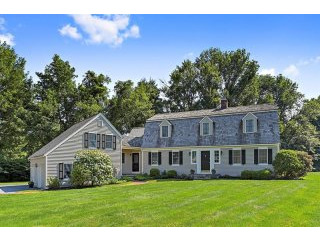 4 bedroom House For Sale: 17 Hunt Farm..