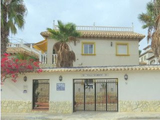 4 Bedrooms - Villa - Alicante - For Sale