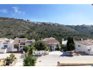 Beautiful detached bungalow with 3..