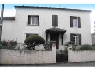 Large Town House Comprising 3/4..