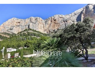 Lovely plot in a great area on the foot..