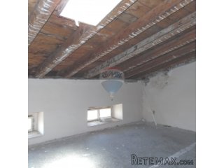 Ista,Centar Pula, potkrovlje za renoviranje 162 m2