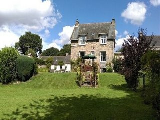 Turnkey, det' 4 bed village hse, cellar