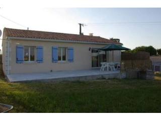 Single storey house with views